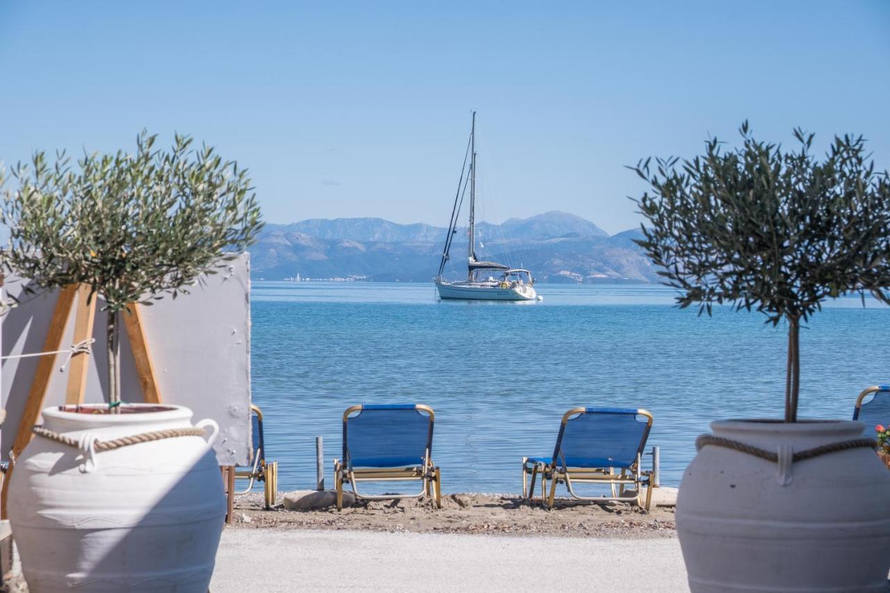 Christina Beachfront Rooms By Hotelius Petrití エクステリア 写真