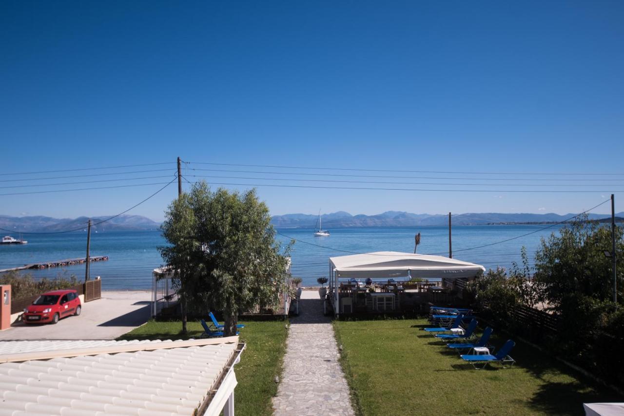 Christina Beachfront Rooms By Hotelius Petrití エクステリア 写真