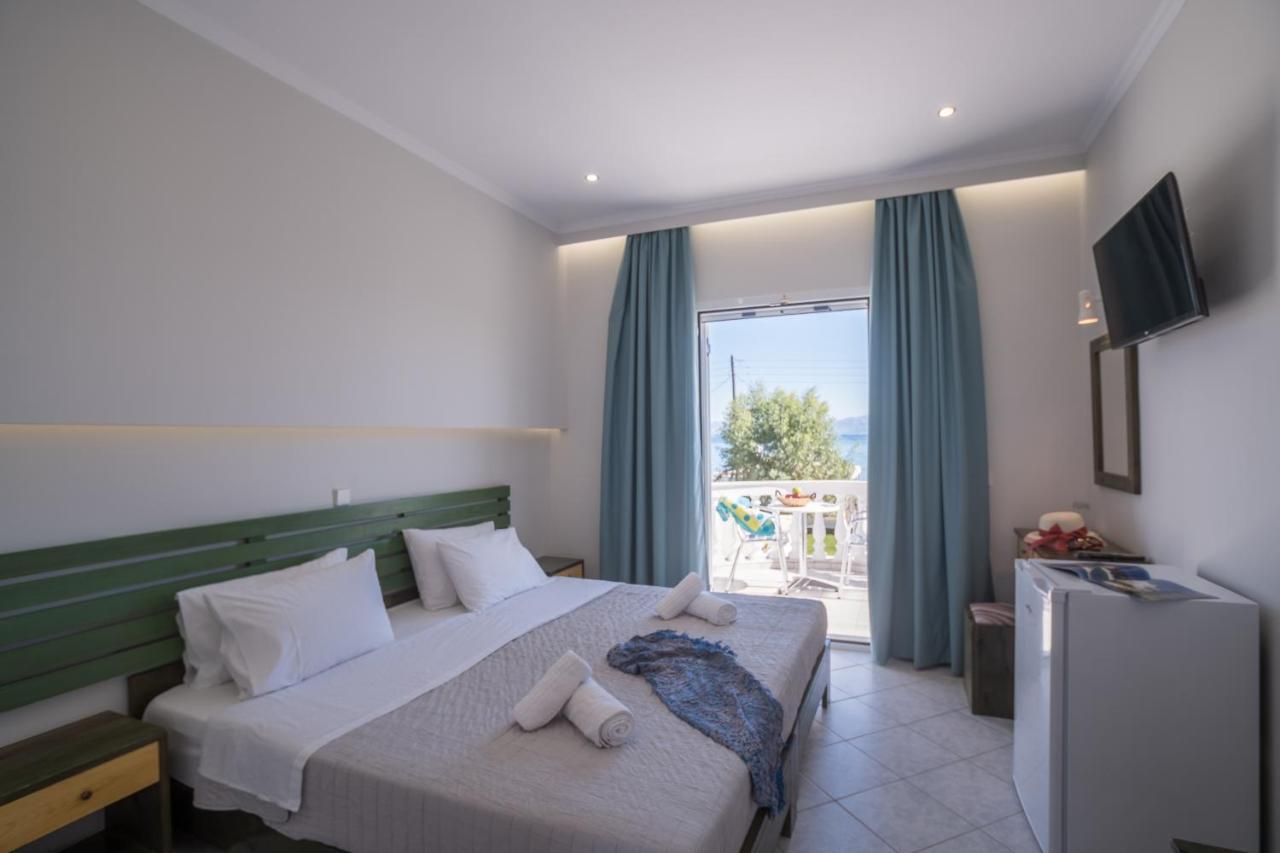 Christina Beachfront Rooms By Hotelius Petrití エクステリア 写真