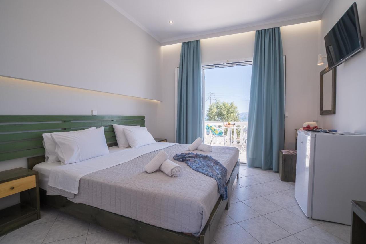 Christina Beachfront Rooms By Hotelius Petrití エクステリア 写真