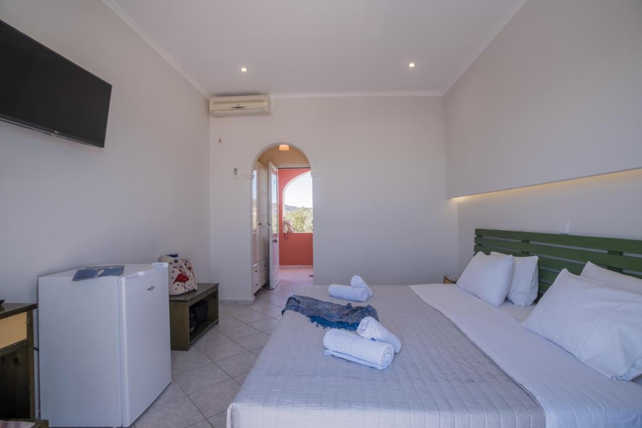 Christina Beachfront Rooms By Hotelius Petrití エクステリア 写真