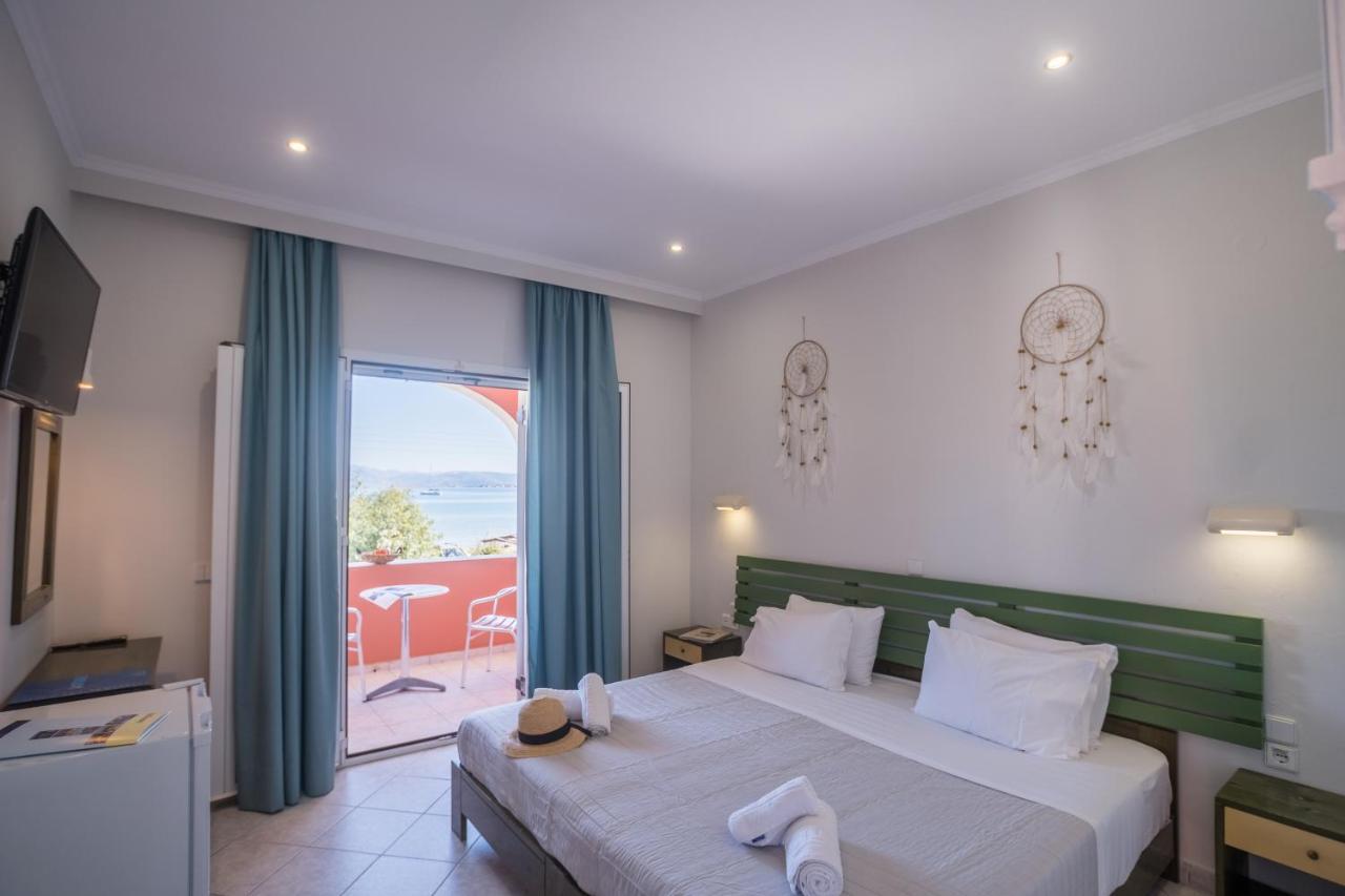 Christina Beachfront Rooms By Hotelius Petrití エクステリア 写真