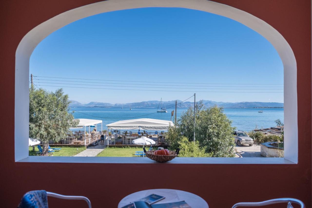 Christina Beachfront Rooms By Hotelius Petrití エクステリア 写真
