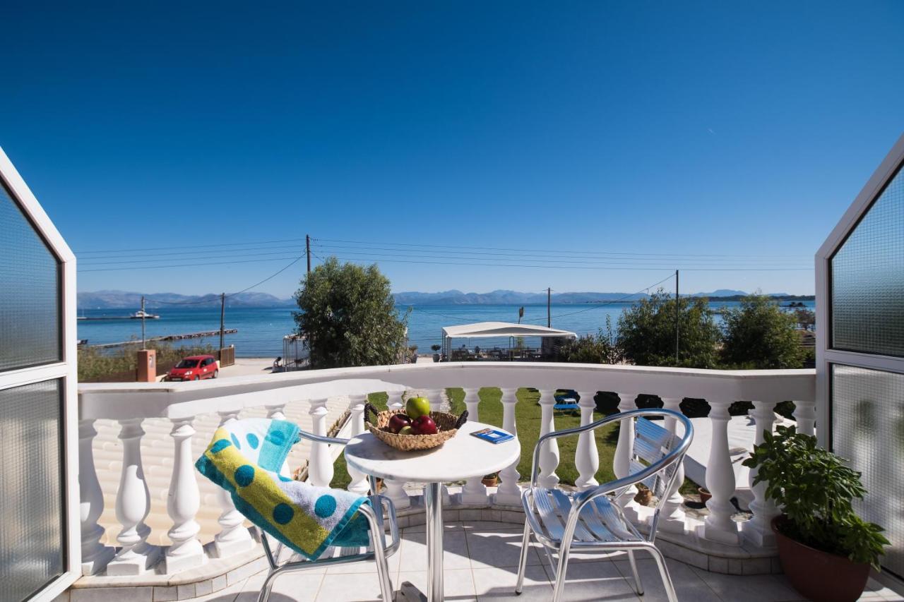 Christina Beachfront Rooms By Hotelius Petrití エクステリア 写真