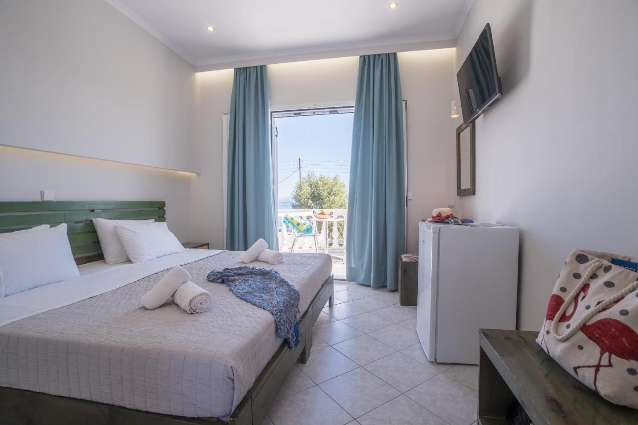 Christina Beachfront Rooms By Hotelius Petrití エクステリア 写真