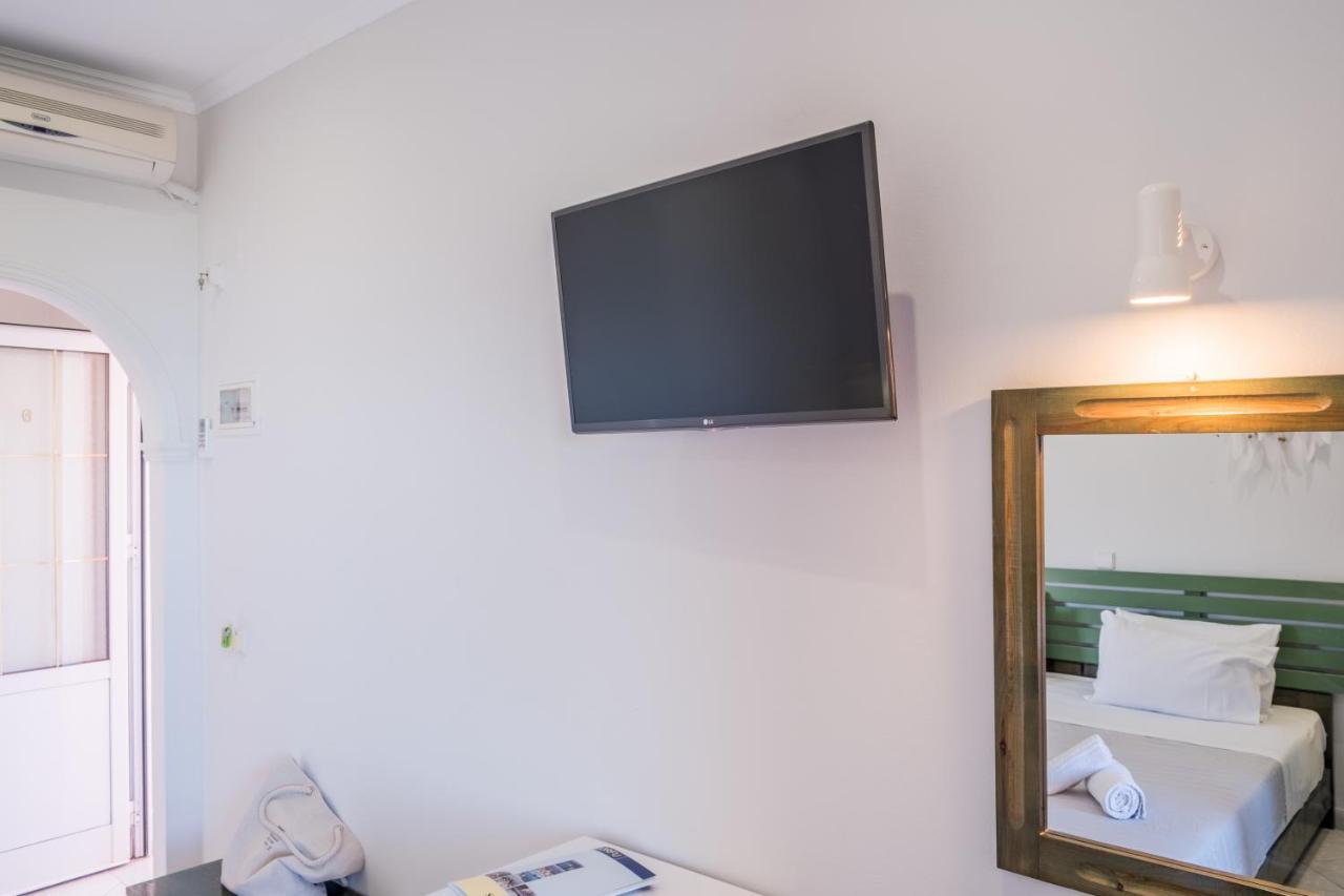 Christina Beachfront Rooms By Hotelius Petrití エクステリア 写真