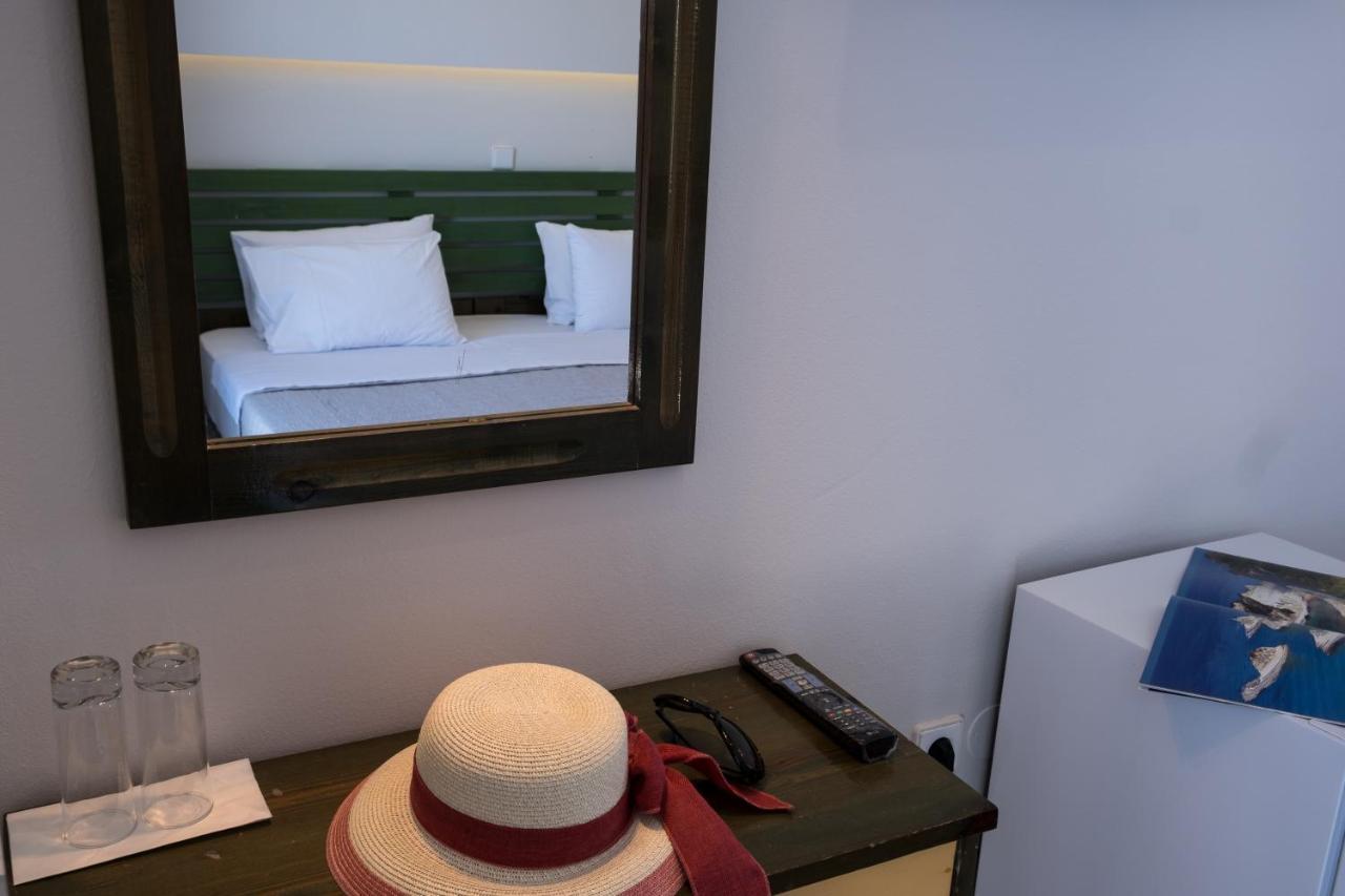 Christina Beachfront Rooms By Hotelius Petrití エクステリア 写真