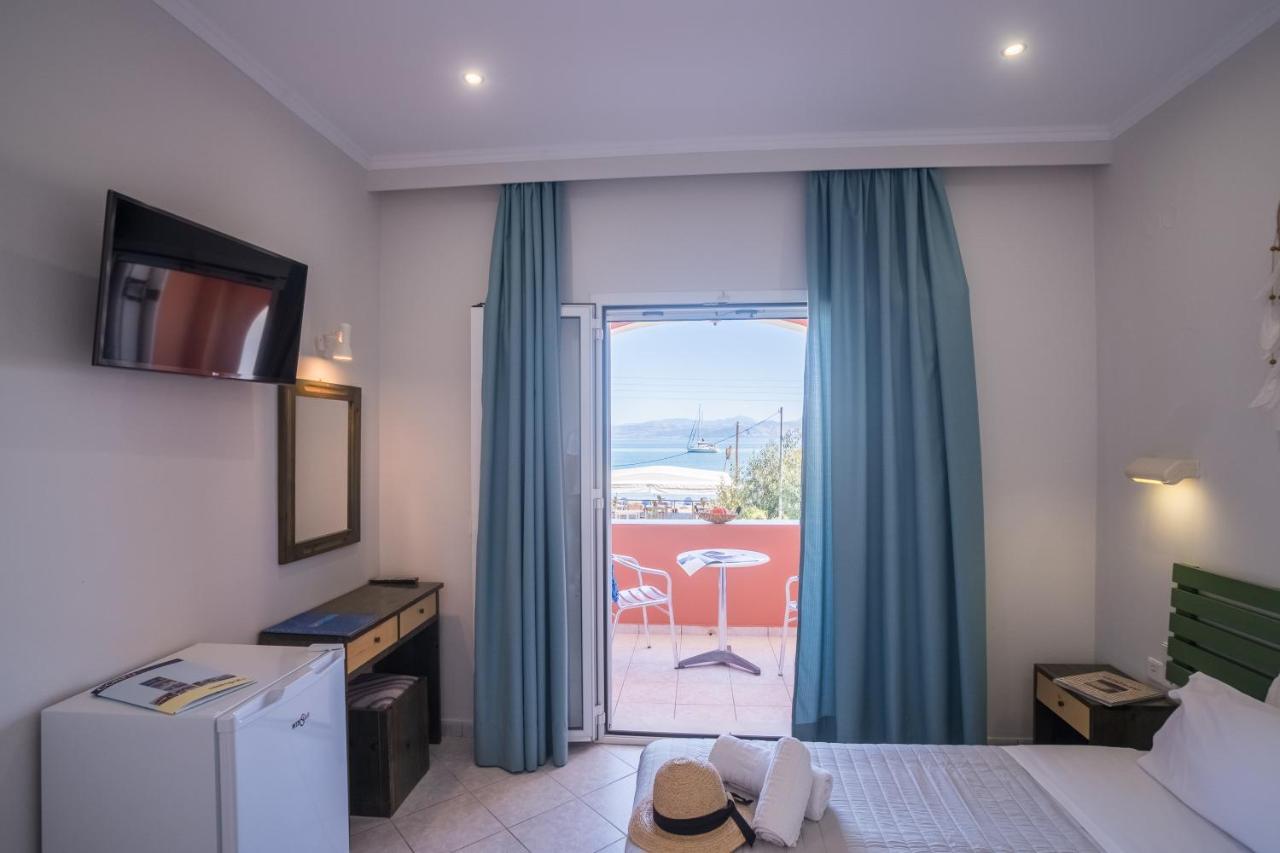 Christina Beachfront Rooms By Hotelius Petrití エクステリア 写真