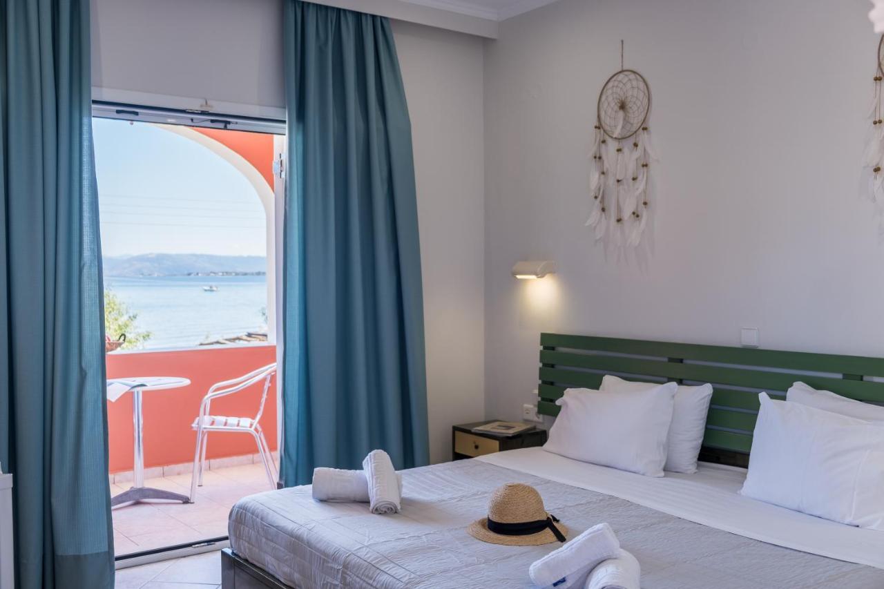 Christina Beachfront Rooms By Hotelius Petrití エクステリア 写真